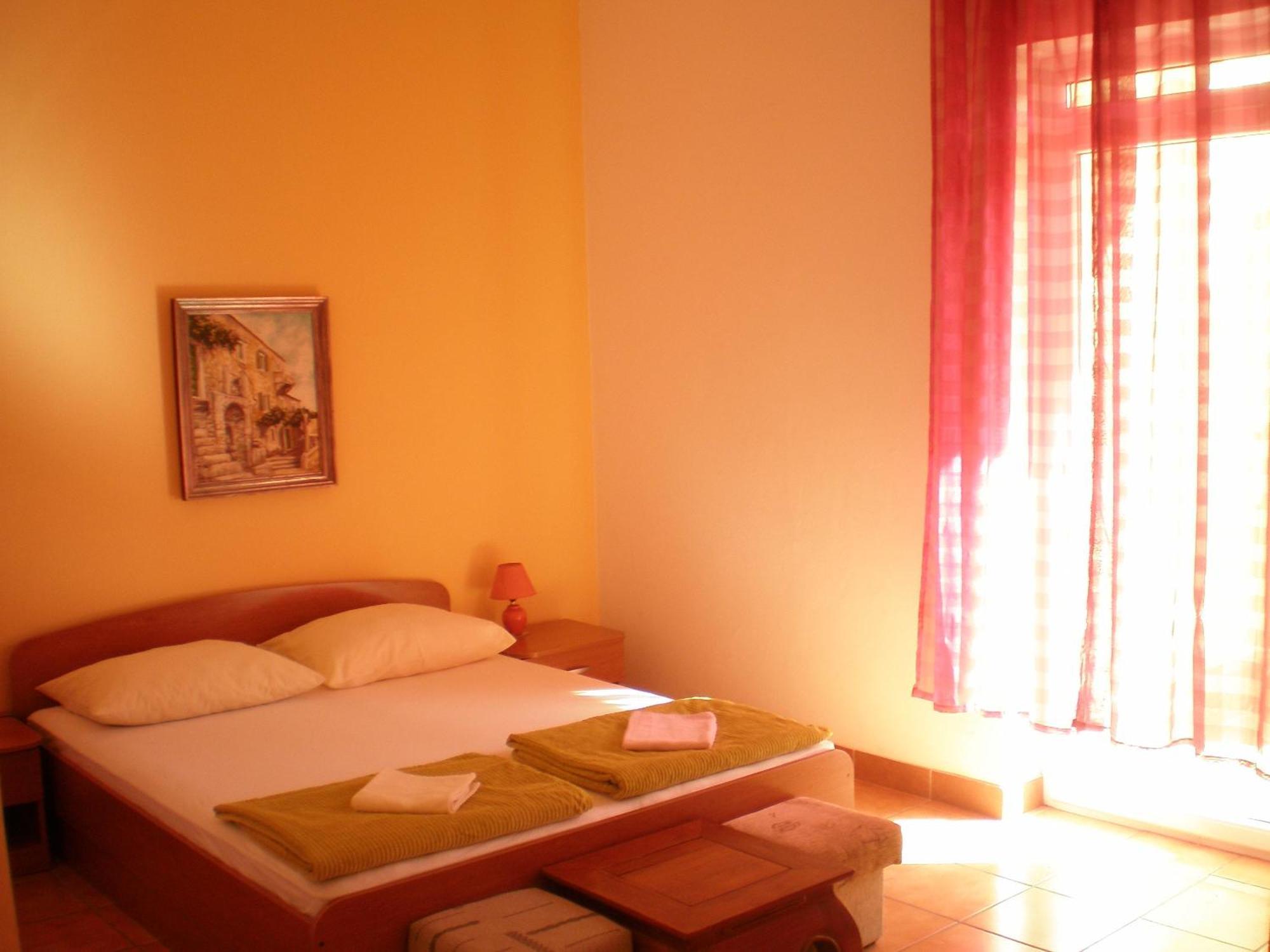 Studio Apartments Marija With Private Parking Makarska Exterior photo