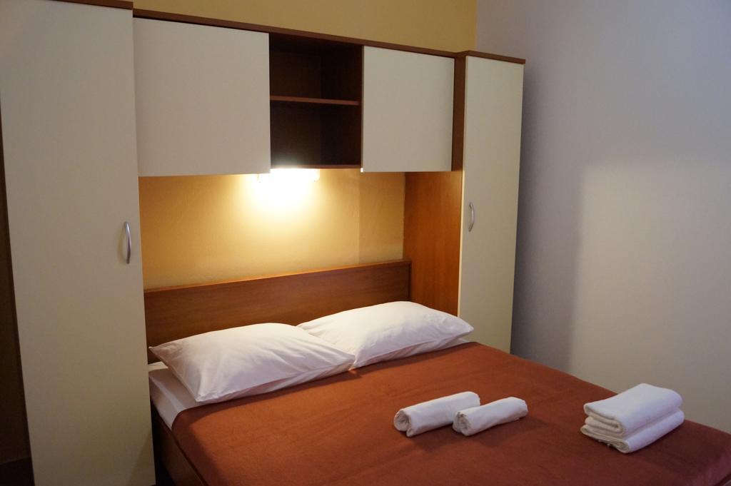 Studio Apartments Marija With Private Parking Makarska Exterior photo