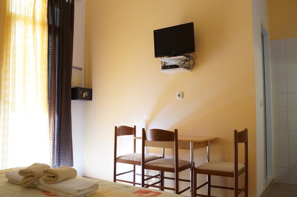 Studio Apartments Marija With Private Parking Makarska Exterior photo