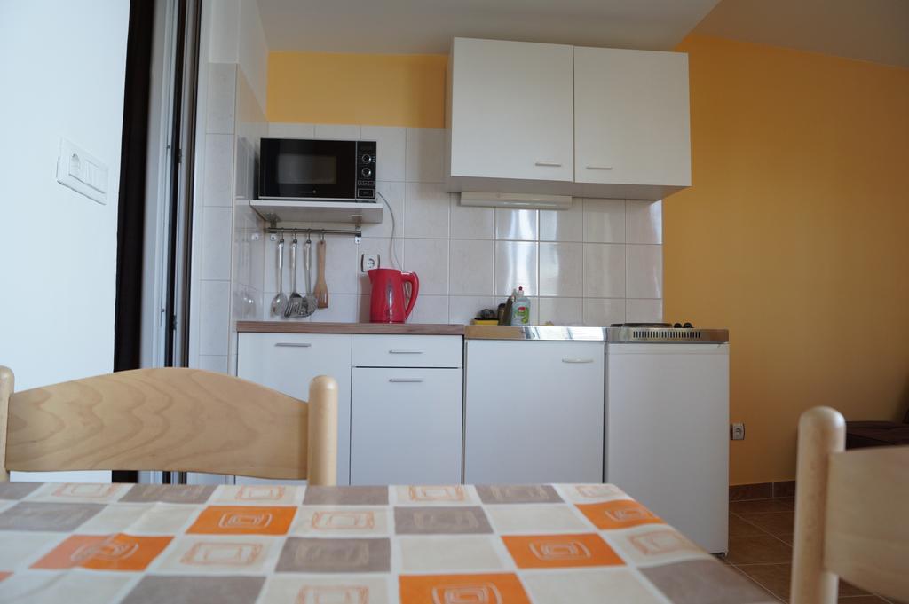 Studio Apartments Marija With Private Parking Makarska Exterior photo