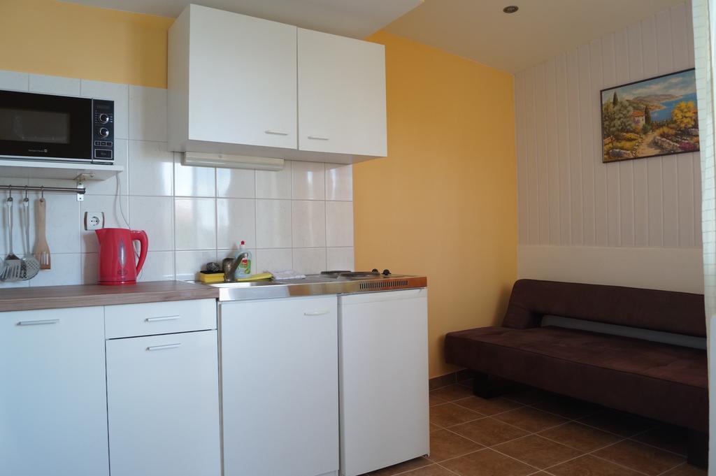 Studio Apartments Marija With Private Parking Makarska Exterior photo