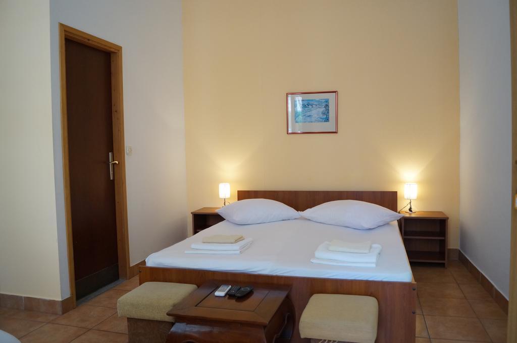 Studio Apartments Marija With Private Parking Makarska Exterior photo