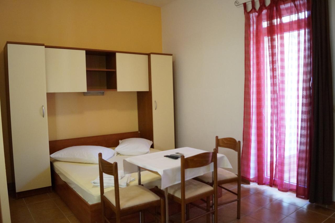 Studio Apartments Marija With Private Parking Makarska Exterior photo