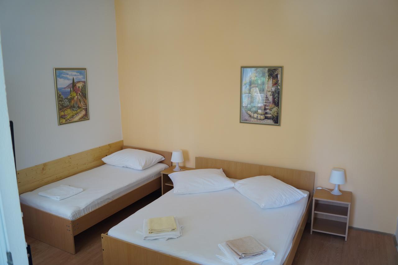 Studio Apartments Marija With Private Parking Makarska Exterior photo