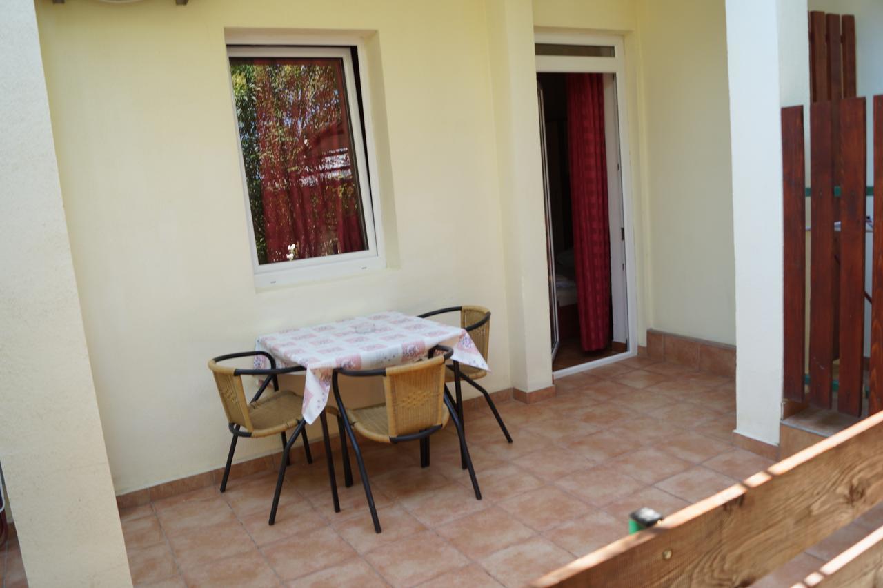 Studio Apartments Marija With Private Parking Makarska Exterior photo