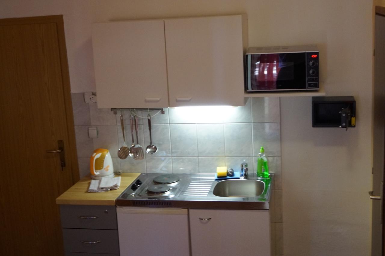 Studio Apartments Marija With Private Parking Makarska Exterior photo