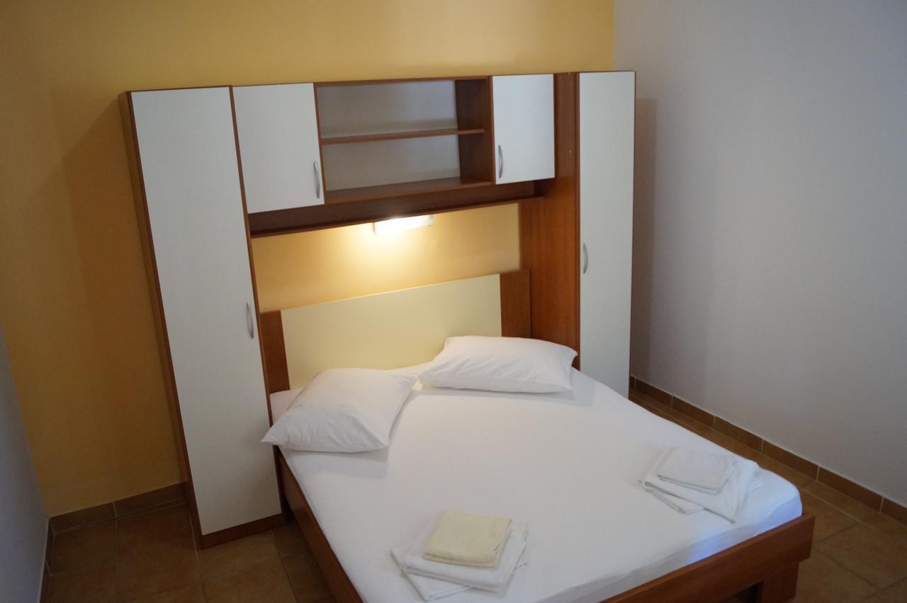 Studio Apartments Marija With Private Parking Makarska Exterior photo